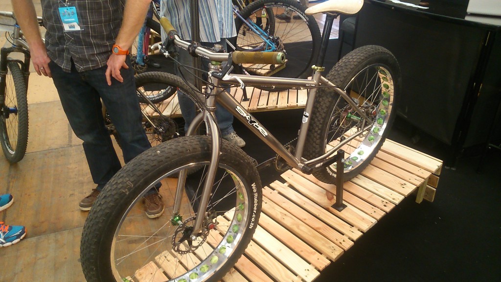 Fat Bike en Titane by Skyde